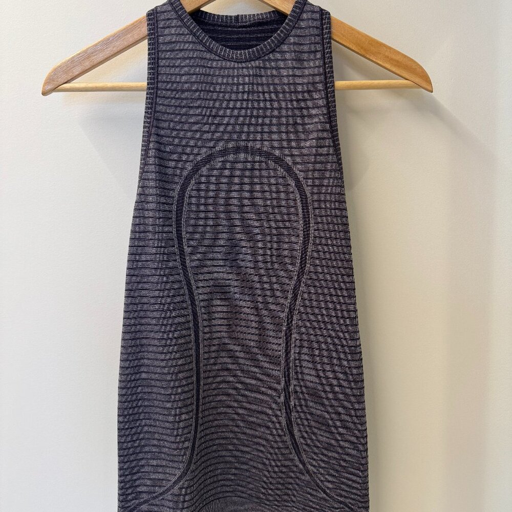 Lululemon running top